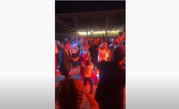 Ինչպե՞ս է Ալեն Սիմոնյանը պարում Էրիկի հարսանիքին (տեսանյութ)
